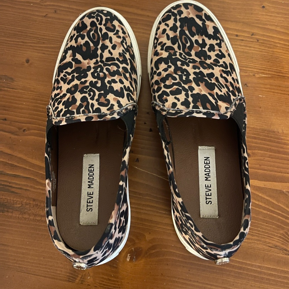 Steve Madden slip on shoes. - Picture 3 of 3